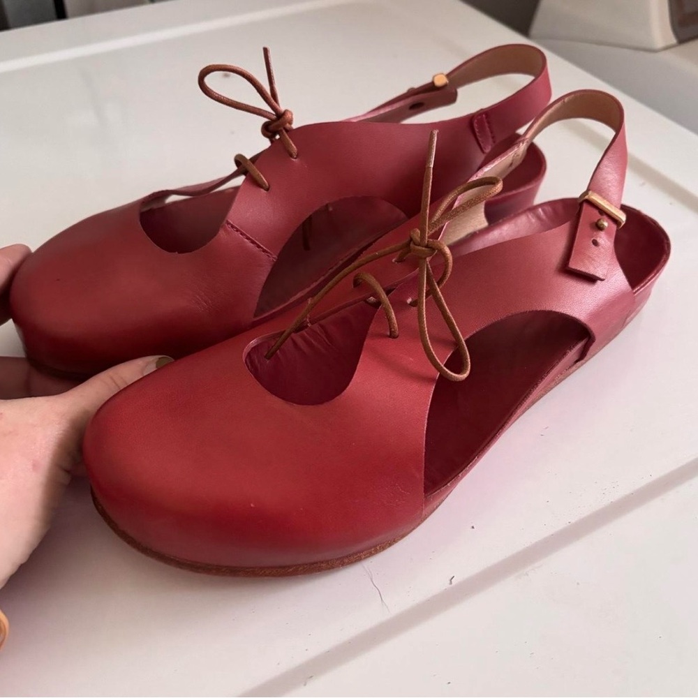 NWOT Neosens Anthro Red Leather Cutout Flats 39 8.5